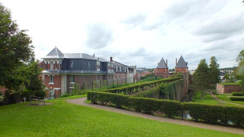 Auberge Des Remparts Péronne Exterior foto